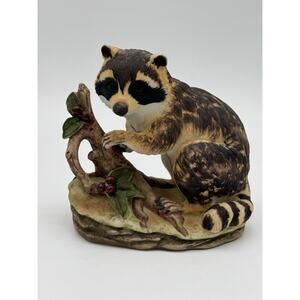 LEFTON VINTAGE CHINA HAND PAINTED PORCELAIN RACCOON FIGURINE # KW 4752